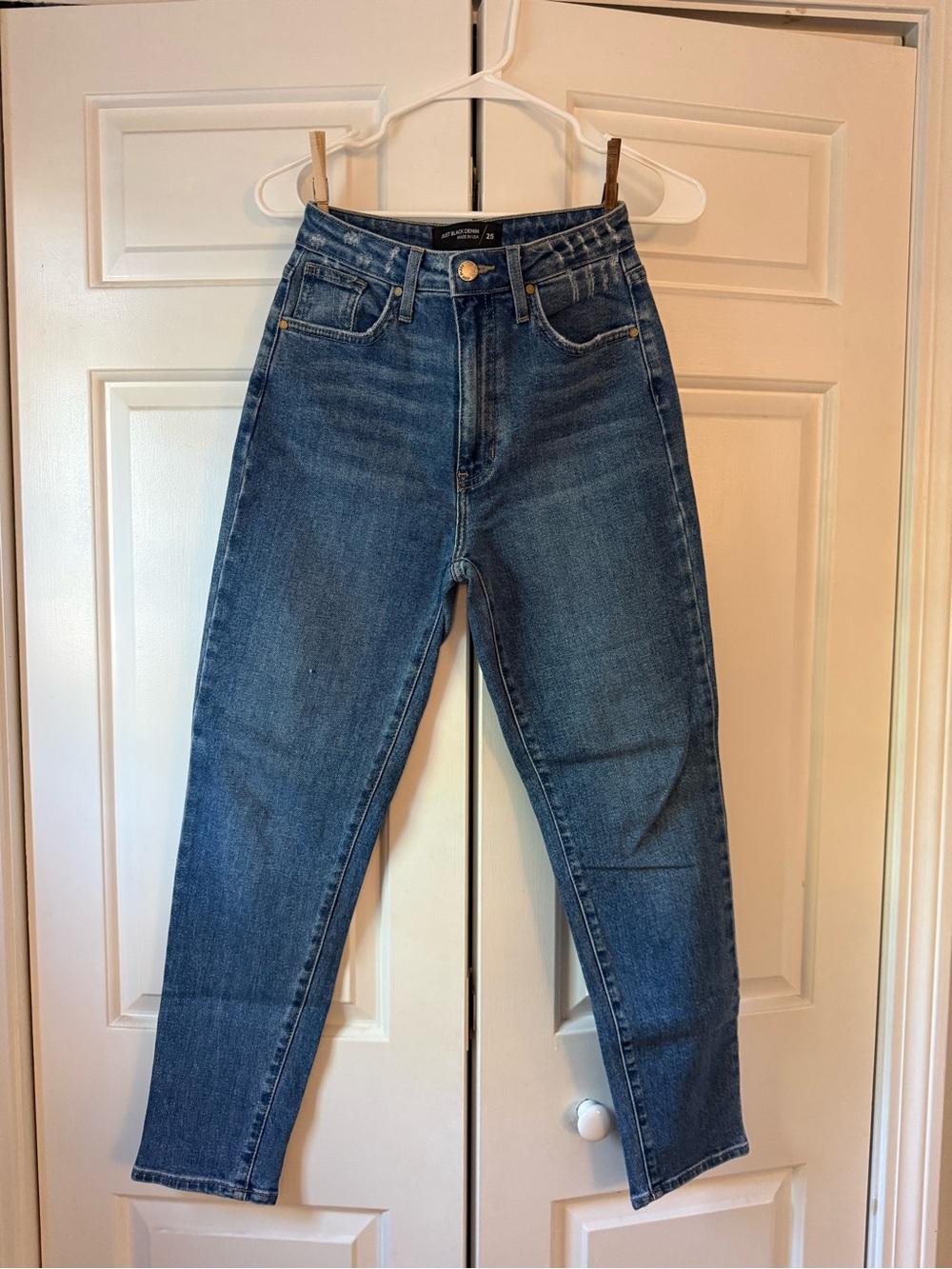 Just Black Denim Straight-Leg Women's Jeans in Medium Blue Wash